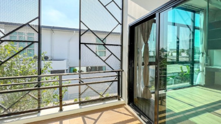 From Blueprints To Reality: Exploring The Process Of Modern Home Construction